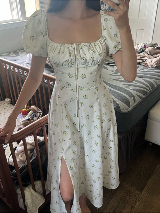 House of CB Dresses & Skirts - House of CB Look Alike White Floral Puff-Sleeve Midi Dress with Front Slit